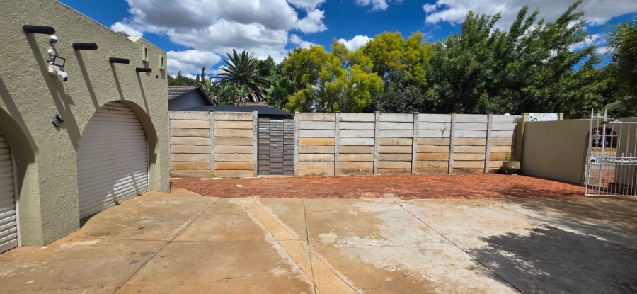 4 Bedroom Property for Sale in Flamwood North West